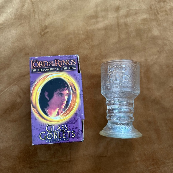 🗡️ VINTAGE 2001 COLLECTIBLE LORD OF THE RINGS FRODO LIGHT-UP GLASS GOBLET 🗡️ - Picture 1 of 8